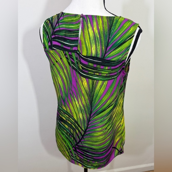 Tropical Leaf Print Top. - Picture 5 of 9